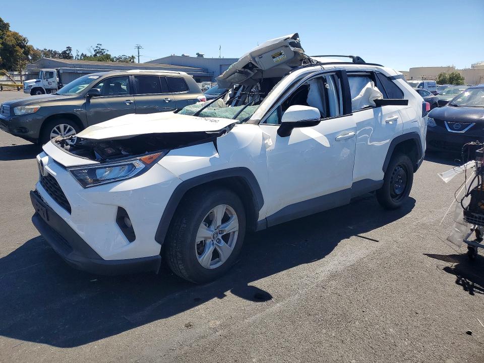 2020 TOYOTA RAV4 XLE - 1