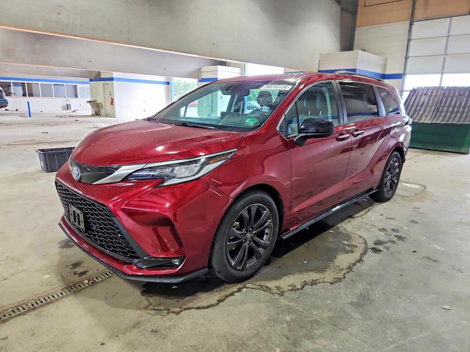 2022 TOYOTA SIENNA XSE - 1