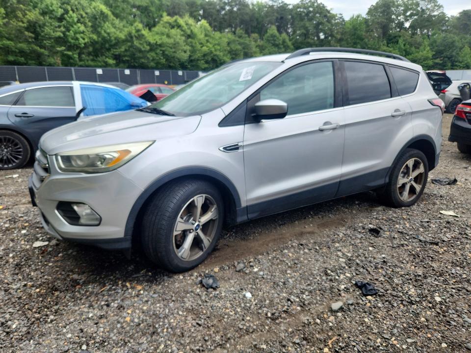 2017 FORD ESCAPE SE - 1