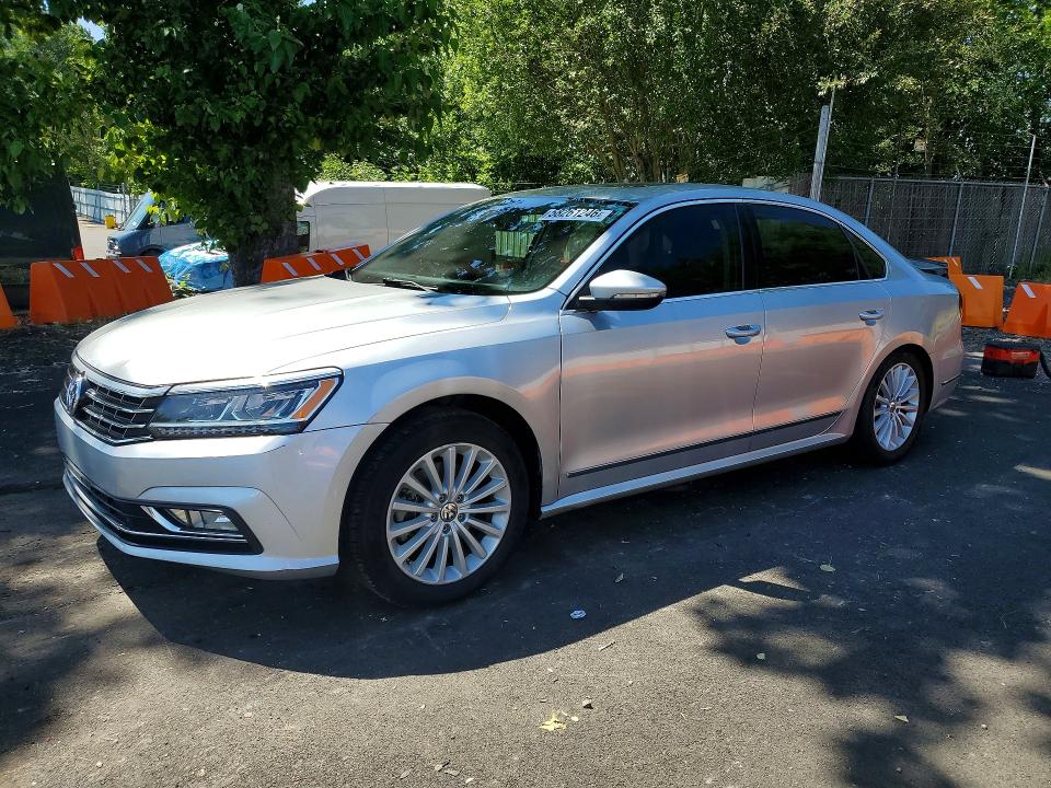 2017 VOLKSWAGEN PASSAT SE - 1