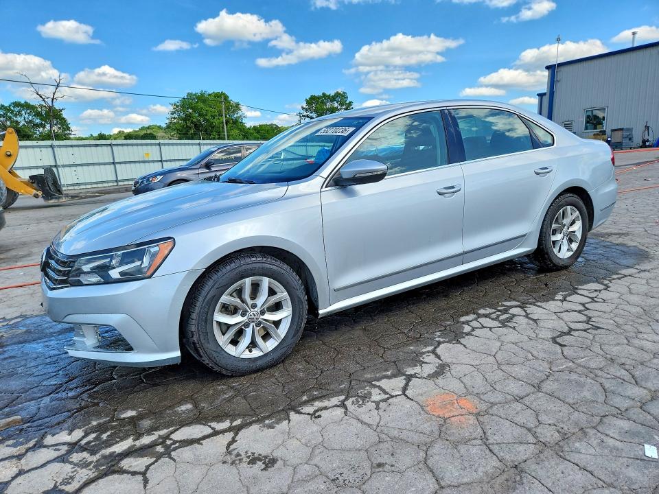 2016 VOLKSWAGEN PASSAT S - 1