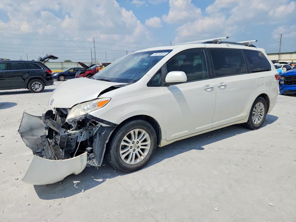 2017 TOYOTA SIENNA XLE 8-PASSENGER - 1
