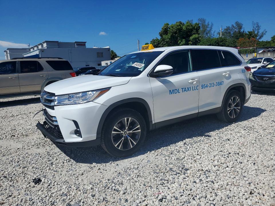 2019 TOYOTA HIGHLANDER LE - 1