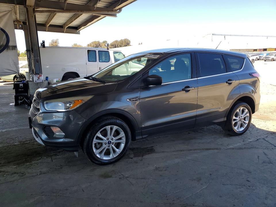 2017 FORD ESCAPE SE - 1