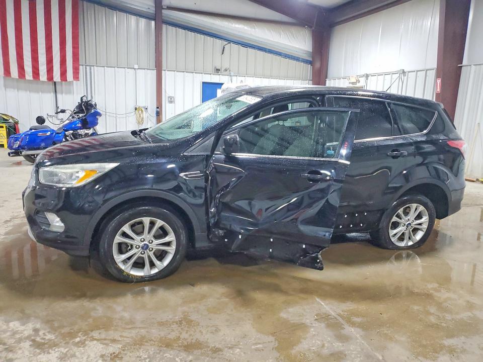 2017 FORD ESCAPE SE - 1