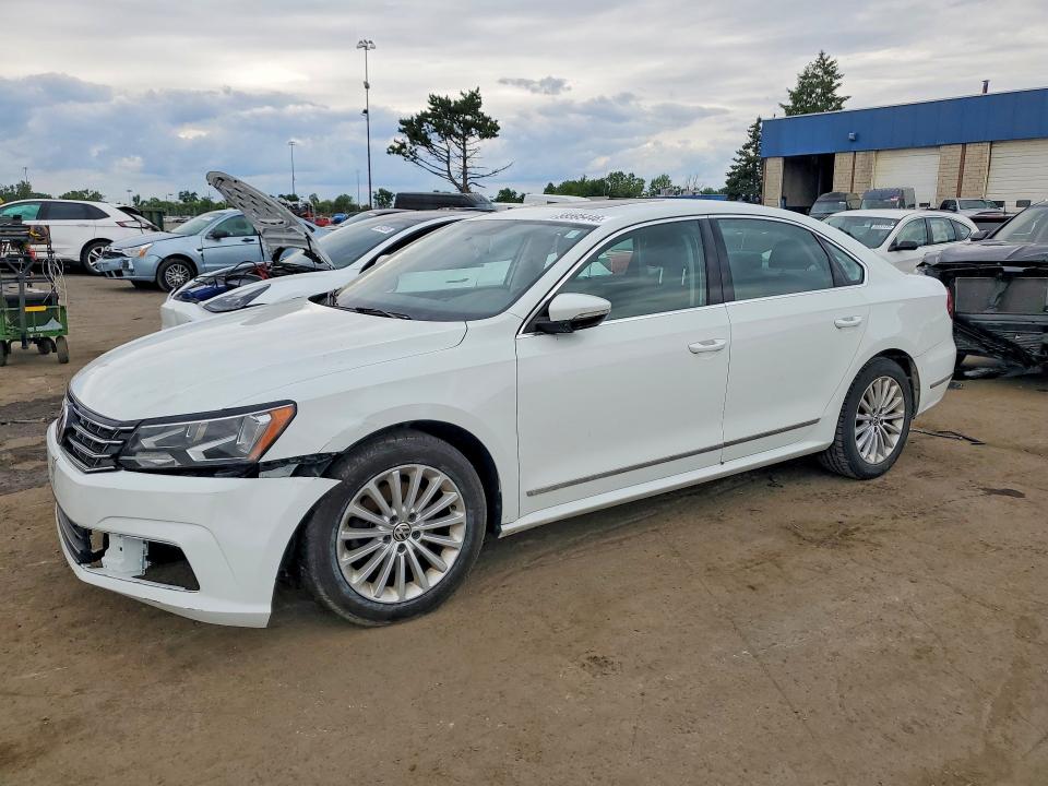 2017 VOLKSWAGEN PASSAT SE - 1