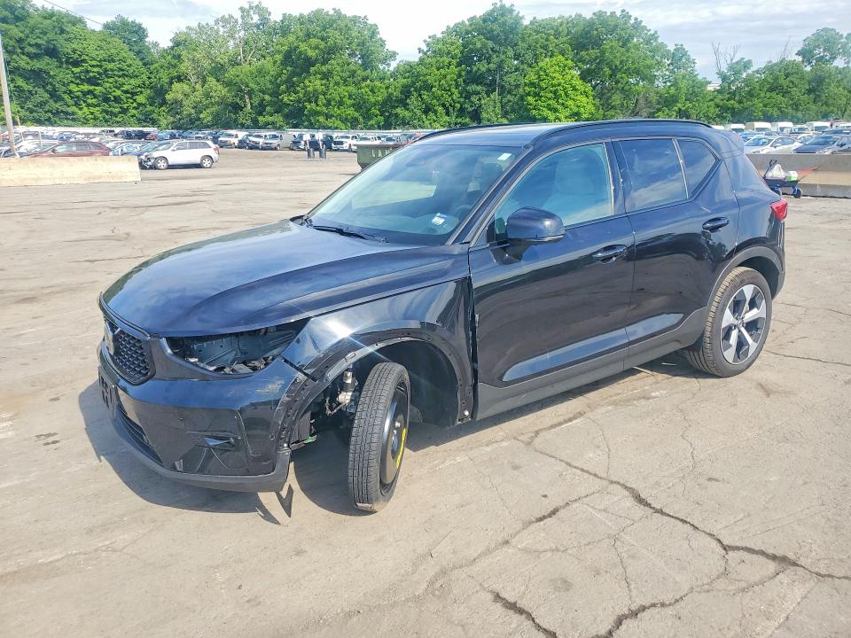 2025 VOLVO XC40 PLUS - 1
