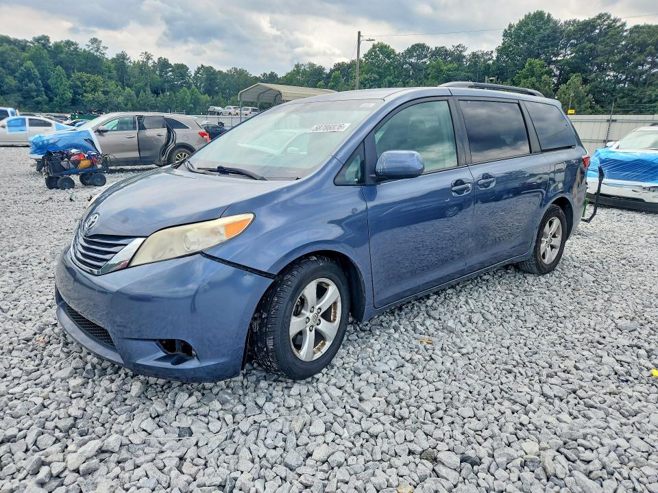 2016 TOYOTA SIENNA LE - 1