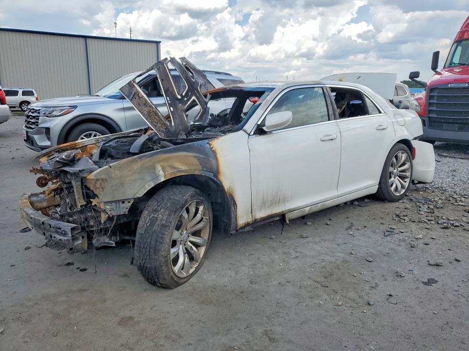 2019 CHRYSLER 300 TOURING - 1
