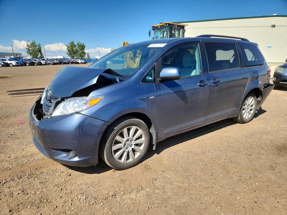 2017 TOYOTA SIENNA LE - 1