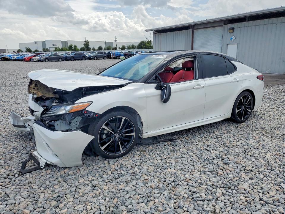 2019 TOYOTA CAMRY XSE - 1