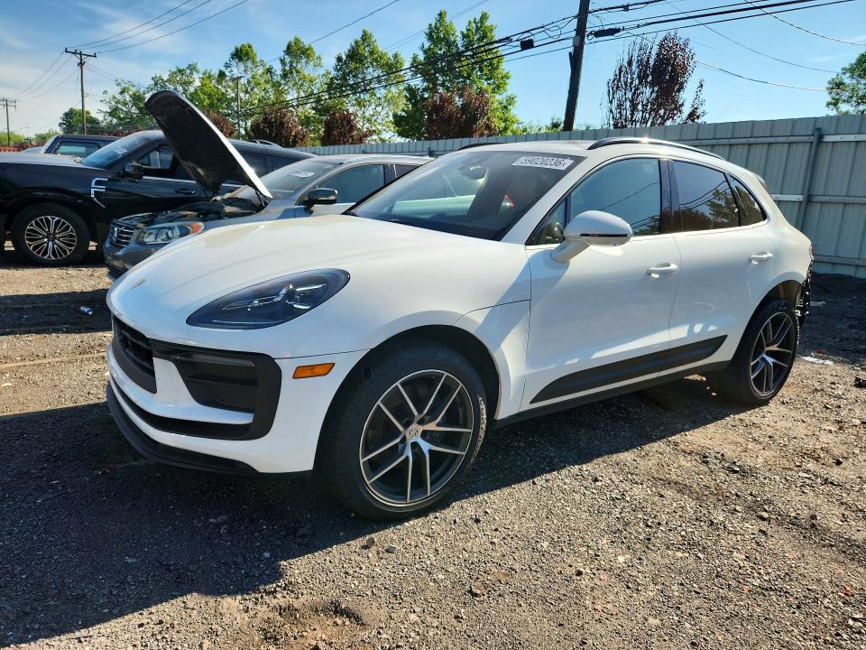 2025 PORSCHE MACAN BASE - 1