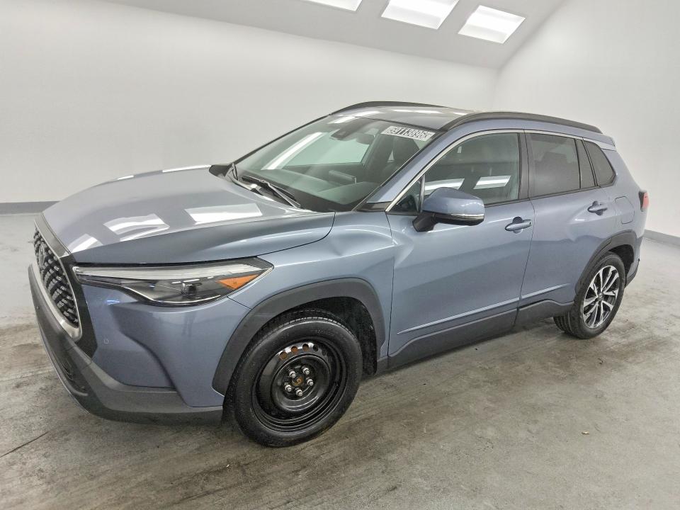 2022 TOYOTA COROLLA CROSS XLE - 1