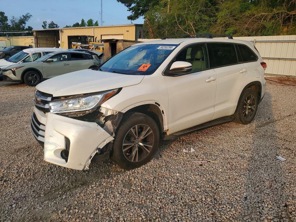 2017 TOYOTA HIGHLANDER LE PLUS - 1