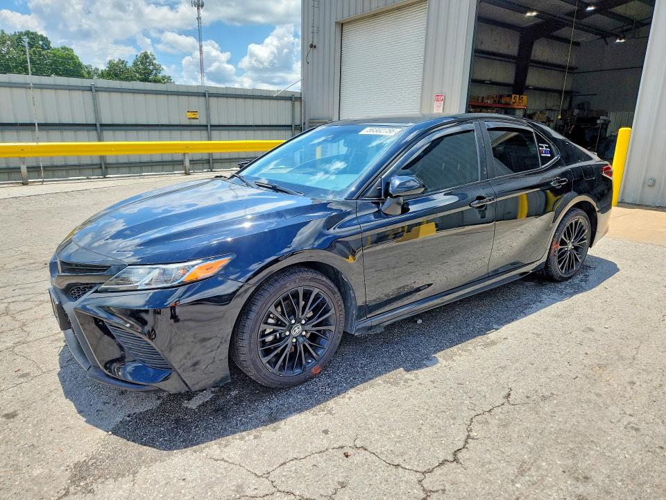 2019 TOYOTA CAMRY SE - 1