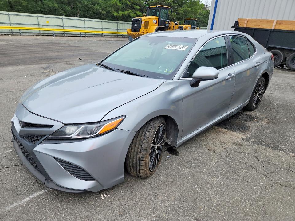 2018 TOYOTA CAMRY SE - 1