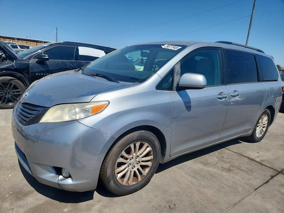 2016 TOYOTA SIENNA XLE 8-PASSENGER - 1