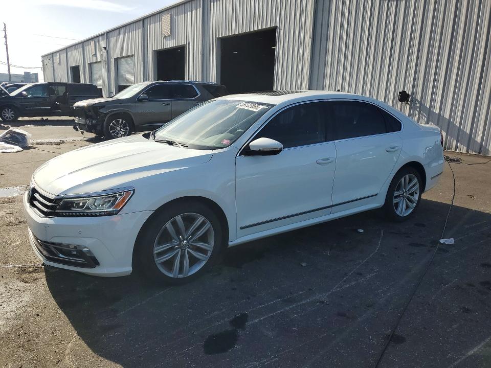 2017 VOLKSWAGEN PASSAT SE - 1