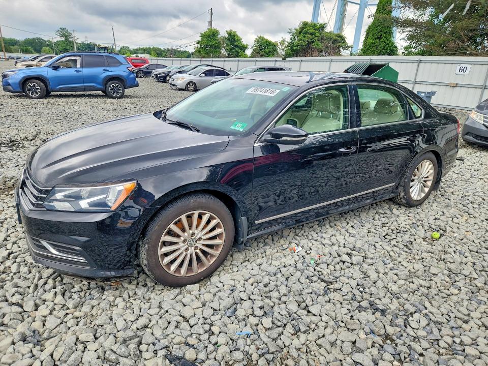 2016 VOLKSWAGEN PASSAT SE - 1