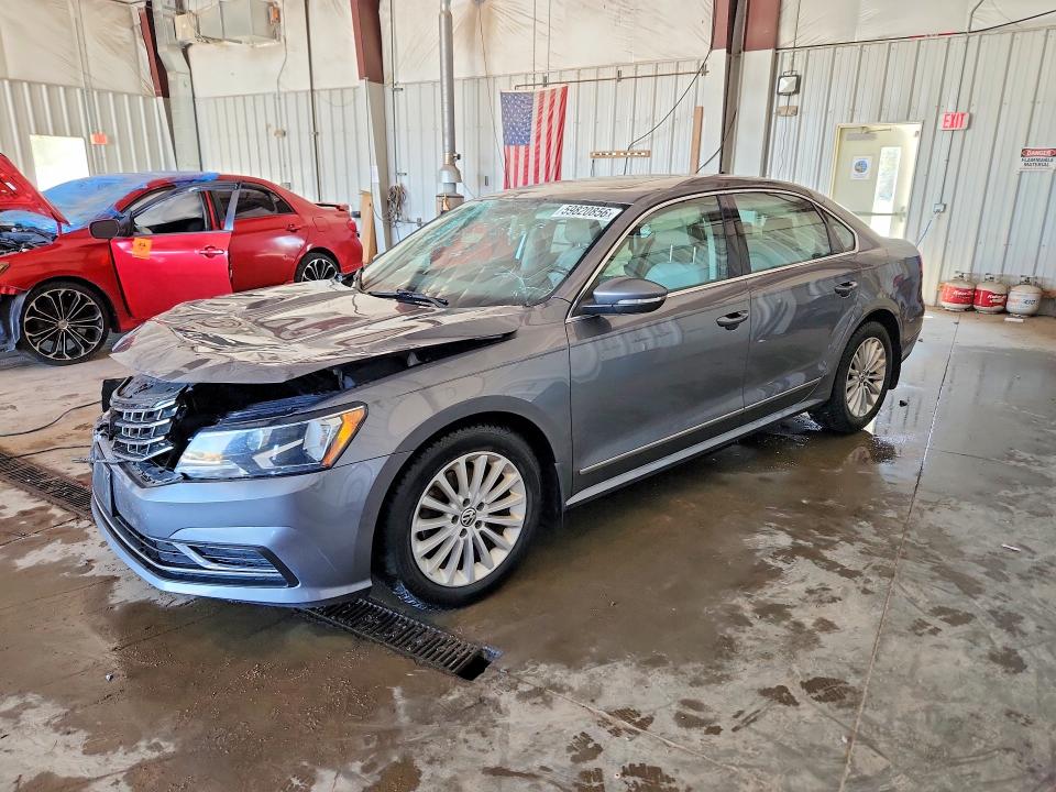 2016 VOLKSWAGEN PASSAT SE - 1