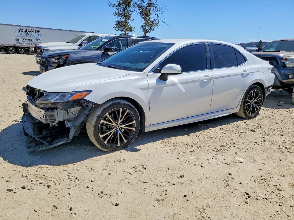 2020 TOYOTA CAMRY SE - 1