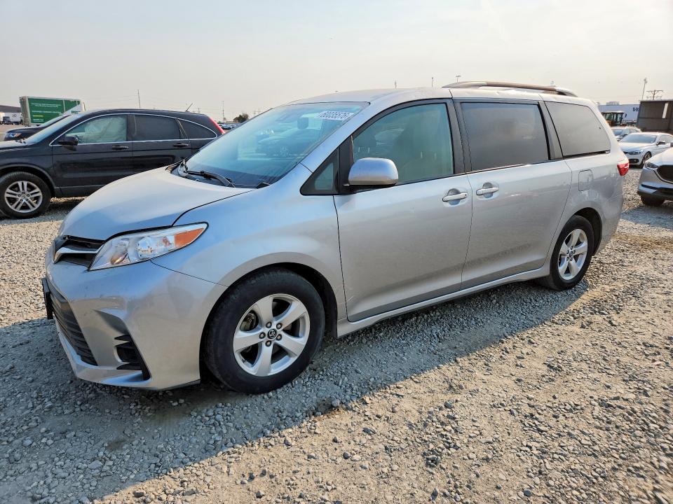 2019 TOYOTA SIENNA LE - 1