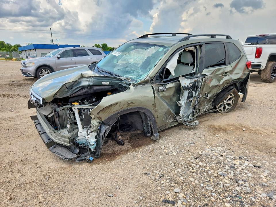2021 SUBARU FORESTER PREMIUM - 1