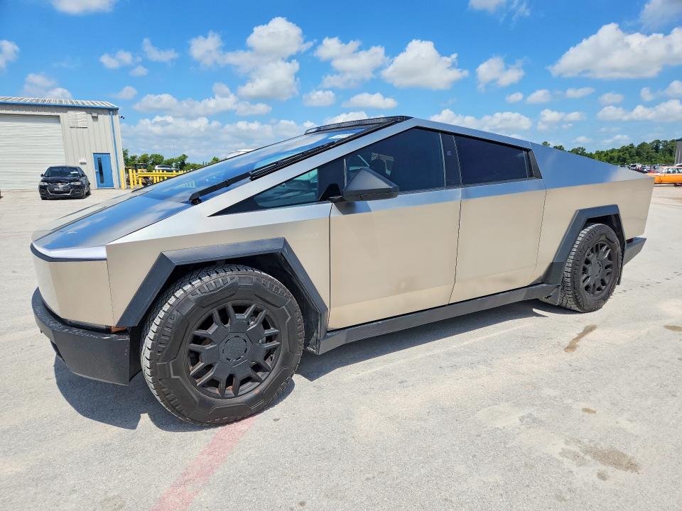 2024 TESLA CYBERTRUCK - 1