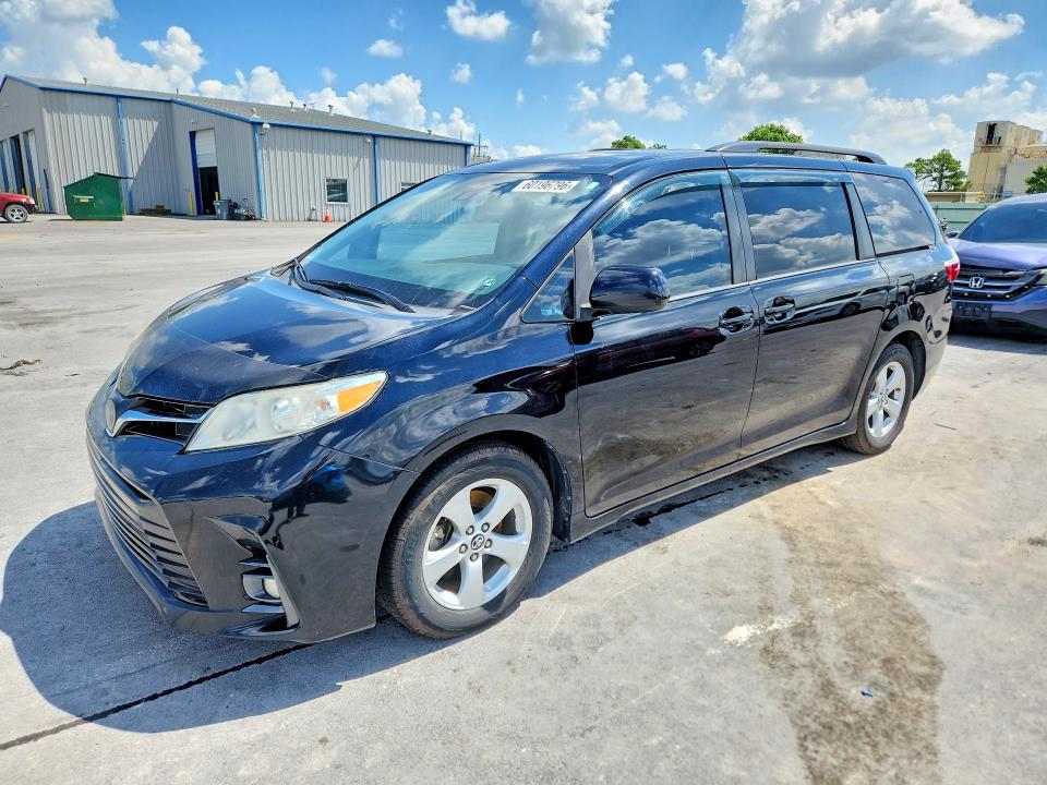 2018 TOYOTA SIENNA LE - 1