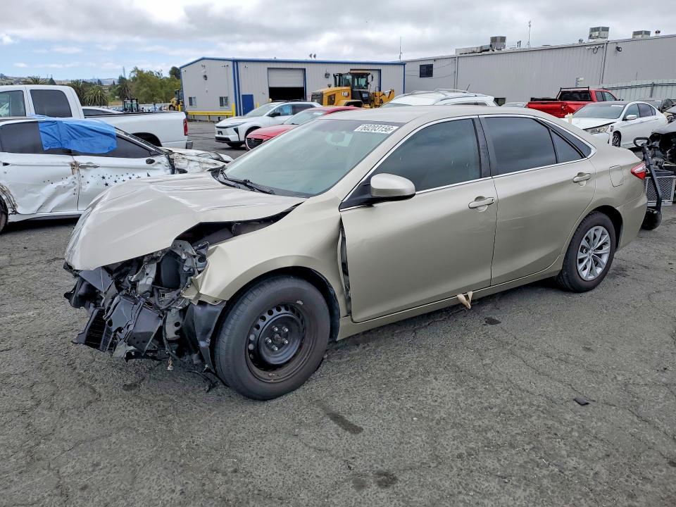2017 TOYOTA CAMRY LE - 1