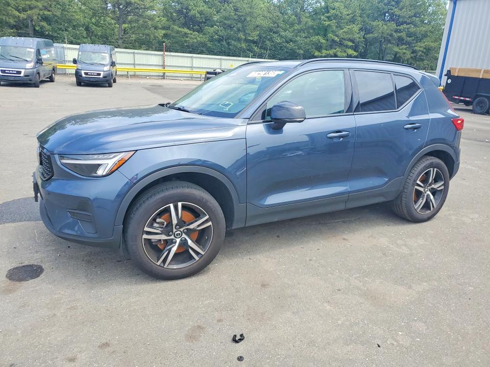 2026 VOLVO XC40 CORE - 1