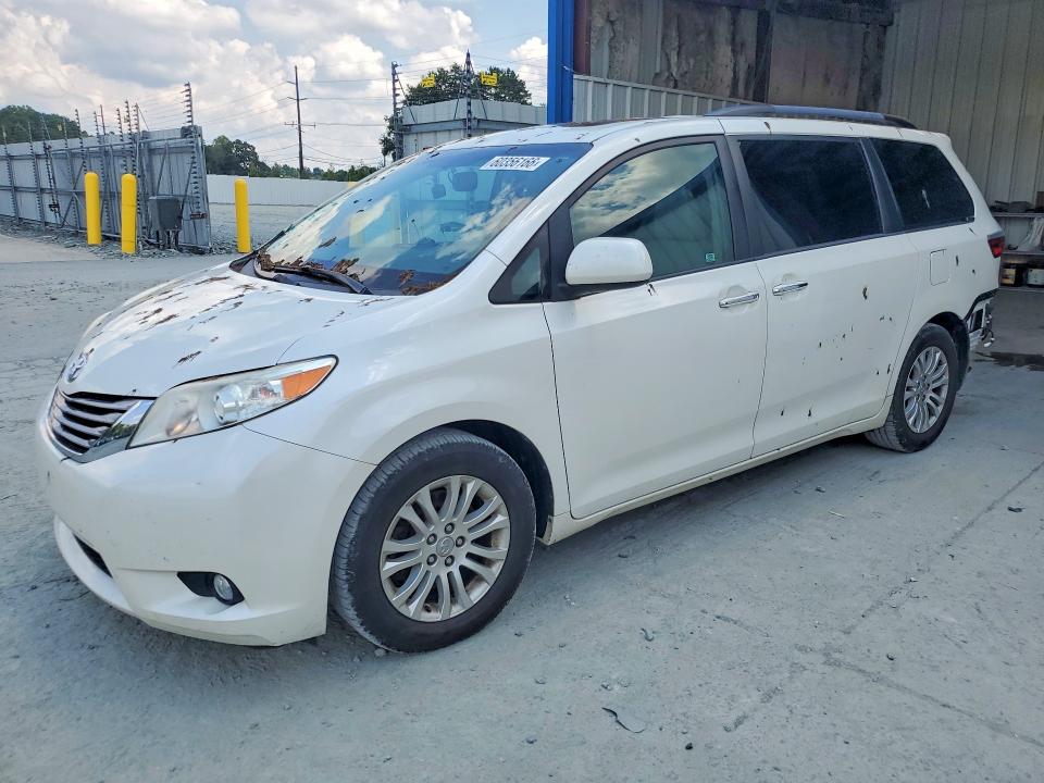 2017 TOYOTA SIENNA XLE PREMIUM 8-PASSENGER - 1