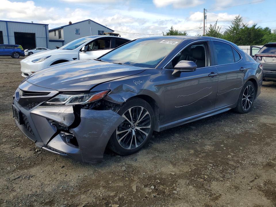 2018 TOYOTA CAMRY SE - 1