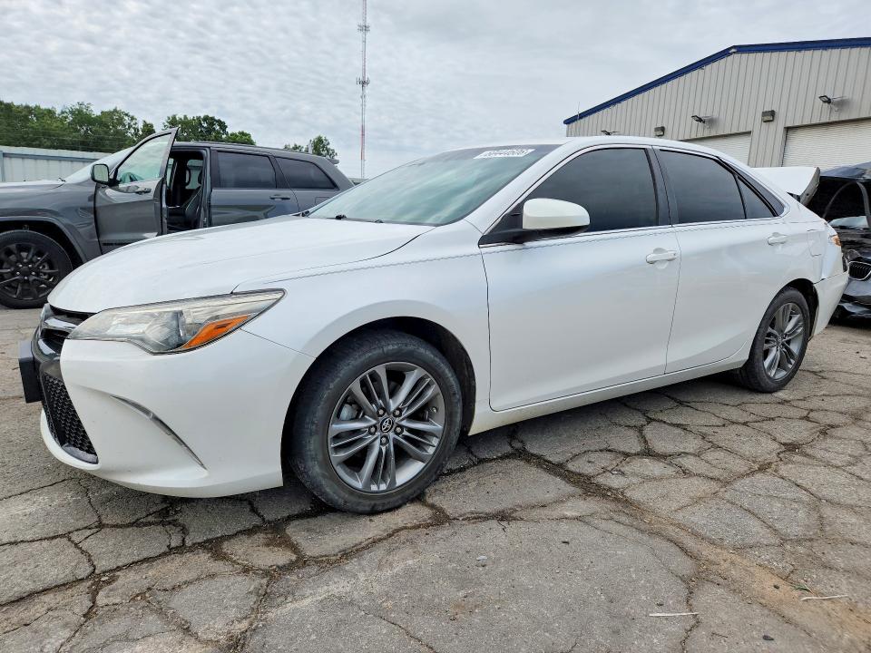 2016 TOYOTA CAMRY SE - 1