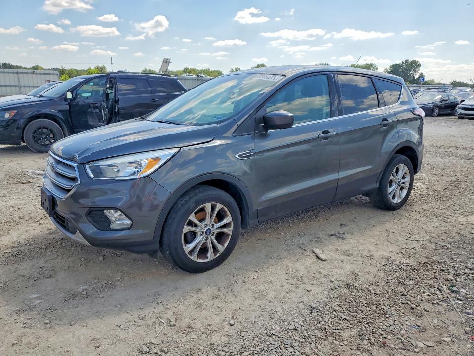 2017 FORD ESCAPE SE - 1