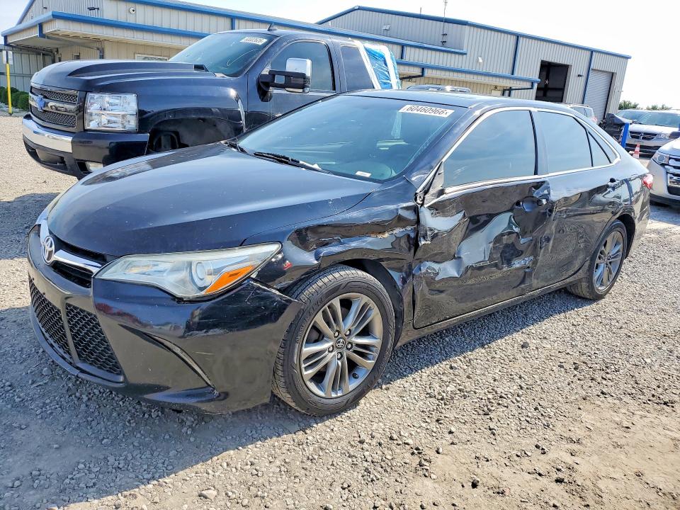 2016 TOYOTA CAMRY SE - 1
