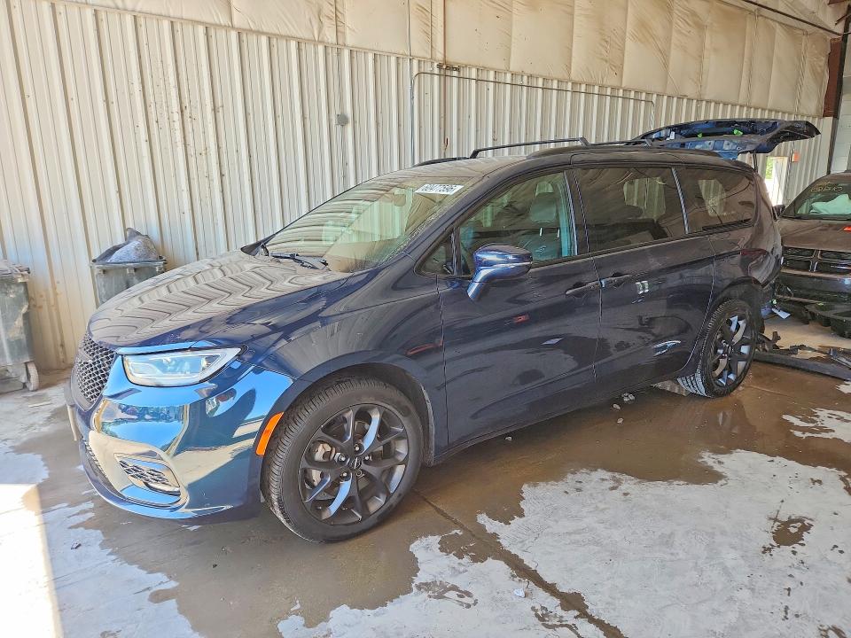 2022 CHRYSLER PACIFICA TOURING L - 1