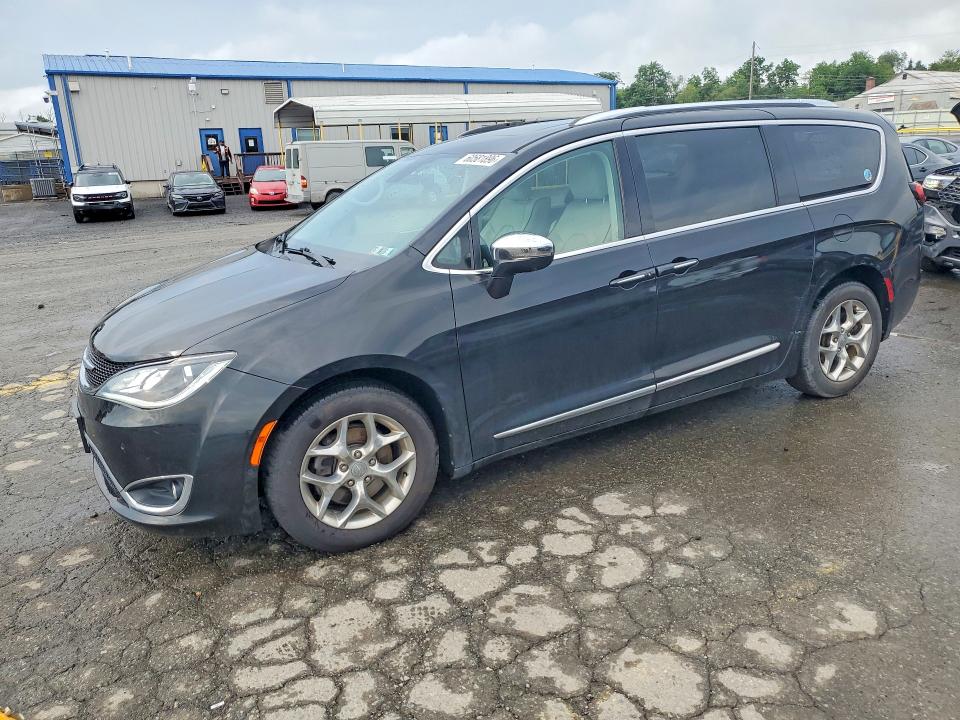 2018 CHRYSLER PACIFICA - 1