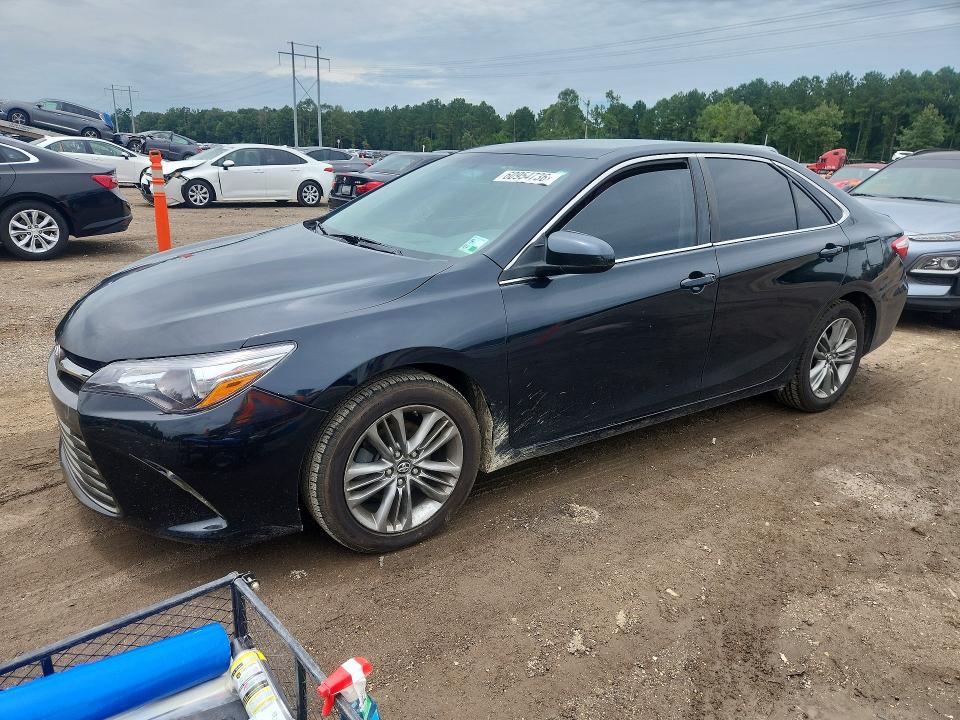 2016 TOYOTA CAMRY SE - 1