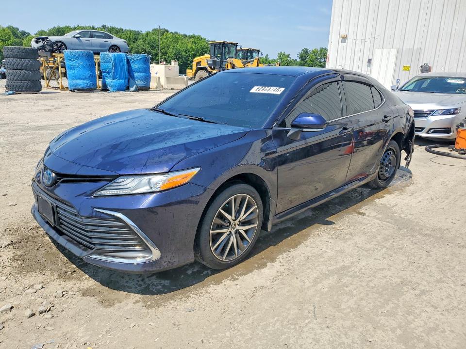 2022 TOYOTA CAMRY XLE - 1
