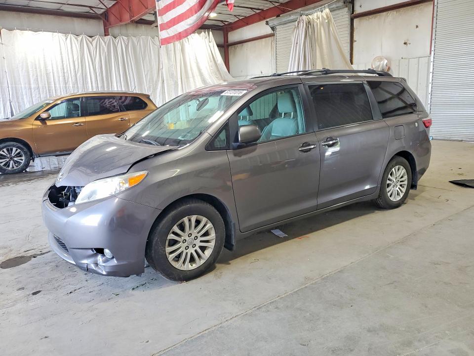2017 TOYOTA SIENNA XLE 8-PASSENGER - 1