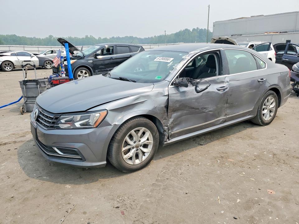 2017 VOLKSWAGEN PASSAT S - 1