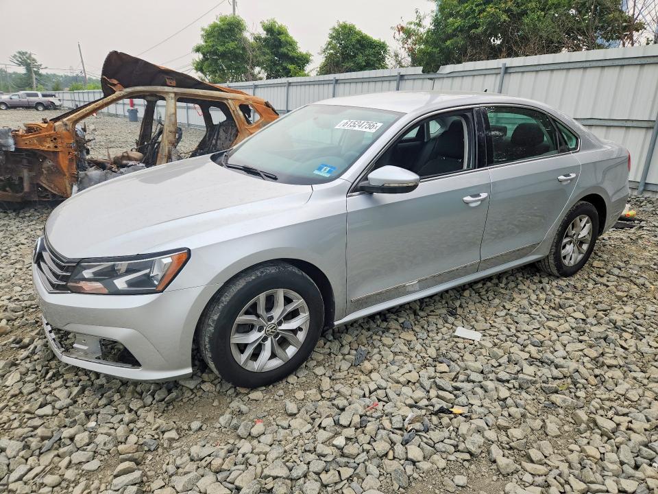 2016 VOLKSWAGEN PASSAT S - 1