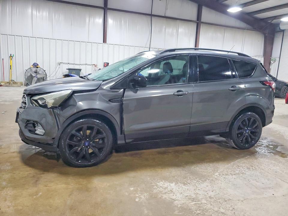 2017 FORD ESCAPE SE - 1