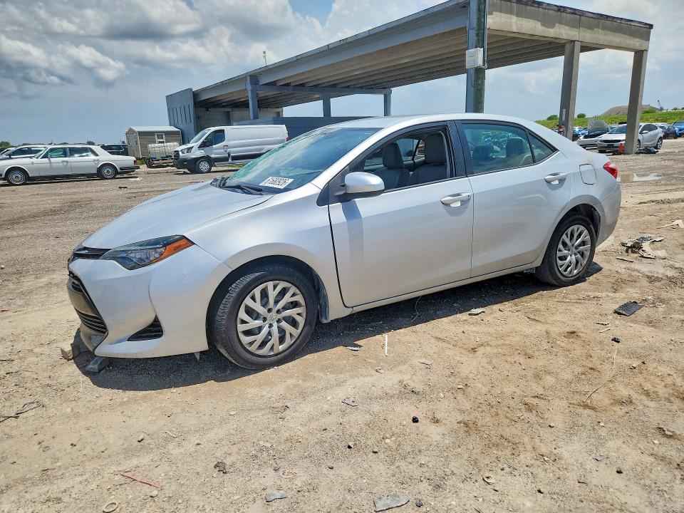 2017 TOYOTA COROLLA LE - 1
