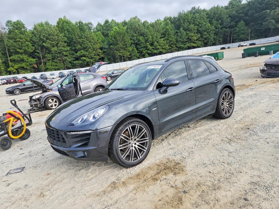 2017 PORSCHE MACAN - 1