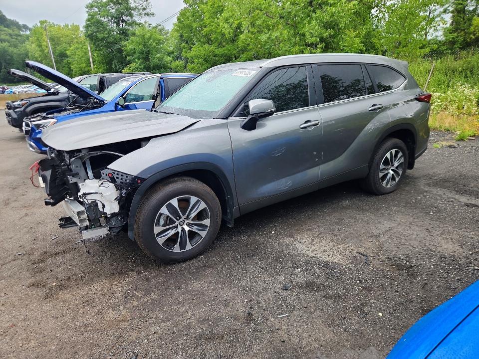 2026 TOYOTA HIGHLANDER XLE - 1