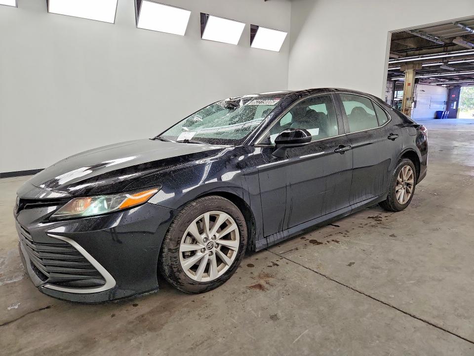 2022 TOYOTA CAMRY LE - 1