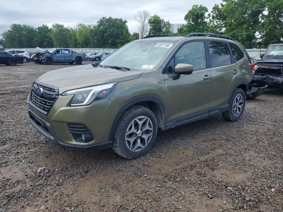 2023 SUBARU FORESTER PREMIUM - 1