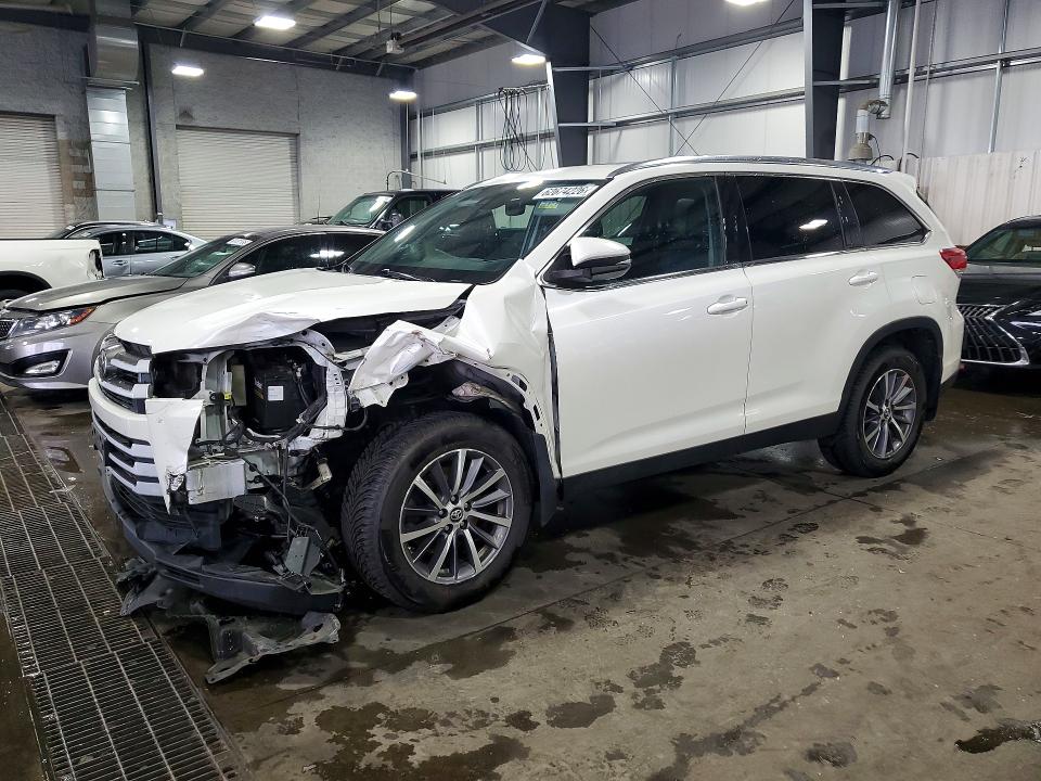 2019 TOYOTA HIGHLANDER XLE - 1